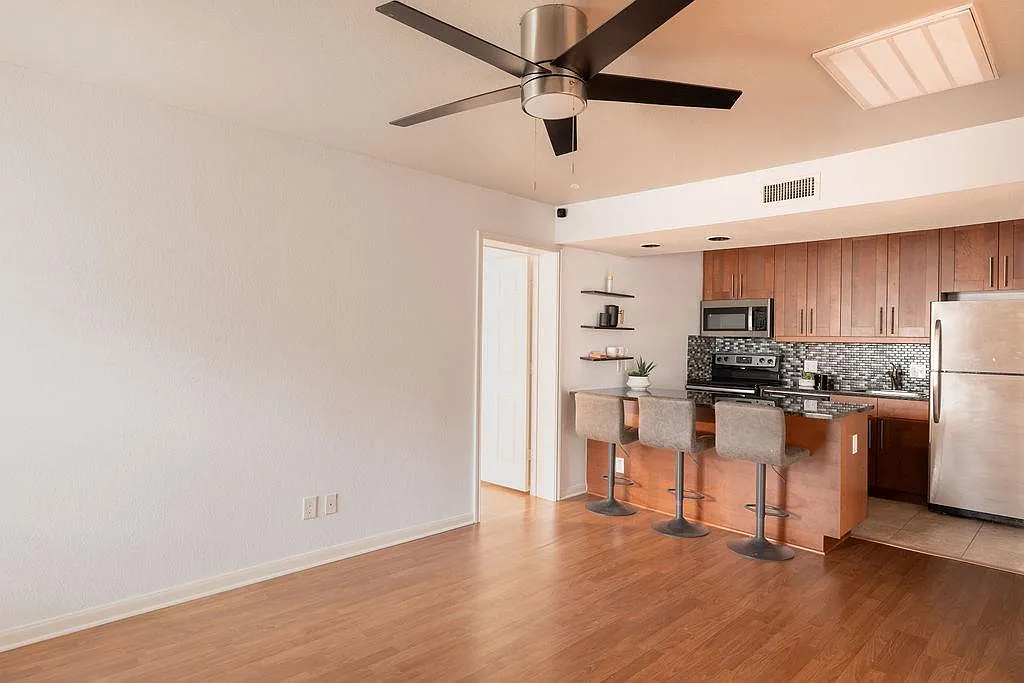 2 bed, 2.0 bath, 850 sqft, $1,600 — Photo 4
