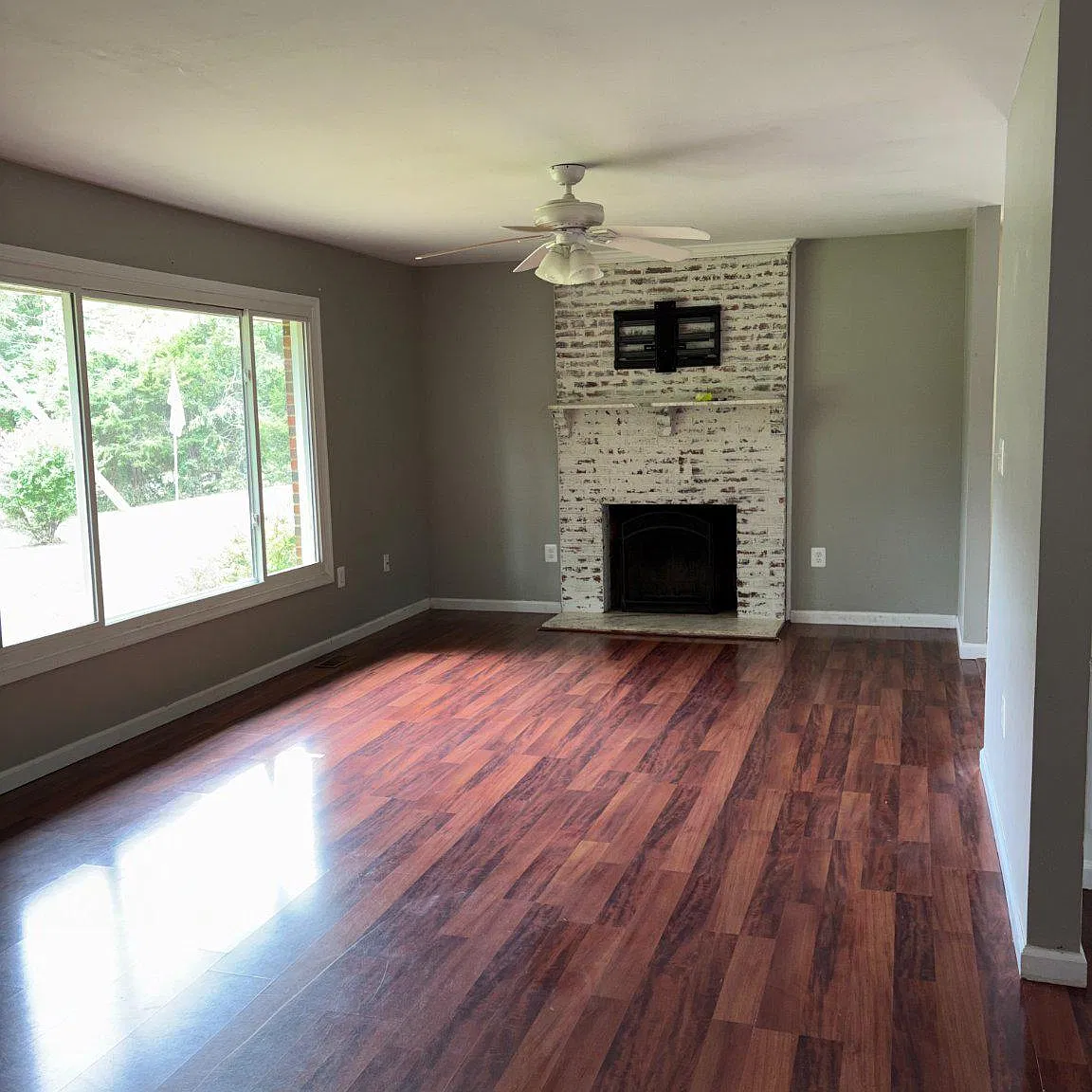 3 bed, 2.0 bath, 1627 sqft, $2,000 — Photo 2