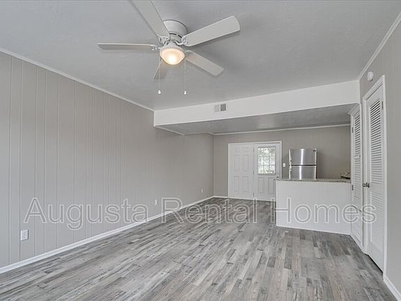3rd image of 2511 Cascade Dr #5B