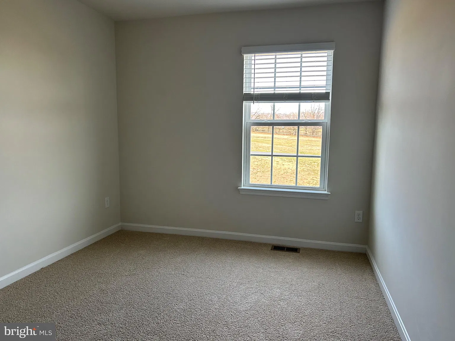 3 bed, 2.5 bath, 1500 sqft, $1,750 — Photo 3