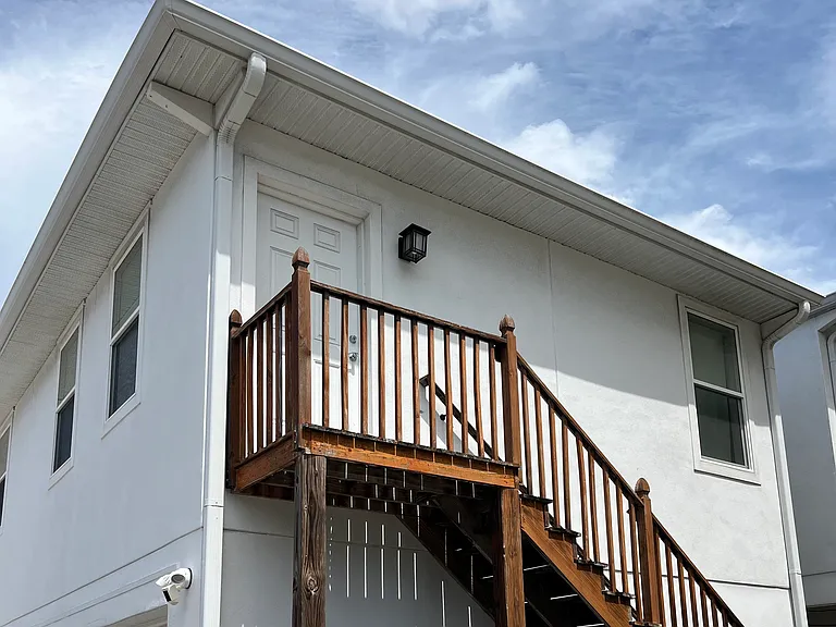209 S Moody Ave — Photo 6