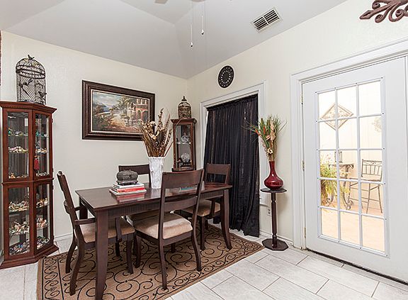 3rd image of 1103 Redbud Ave