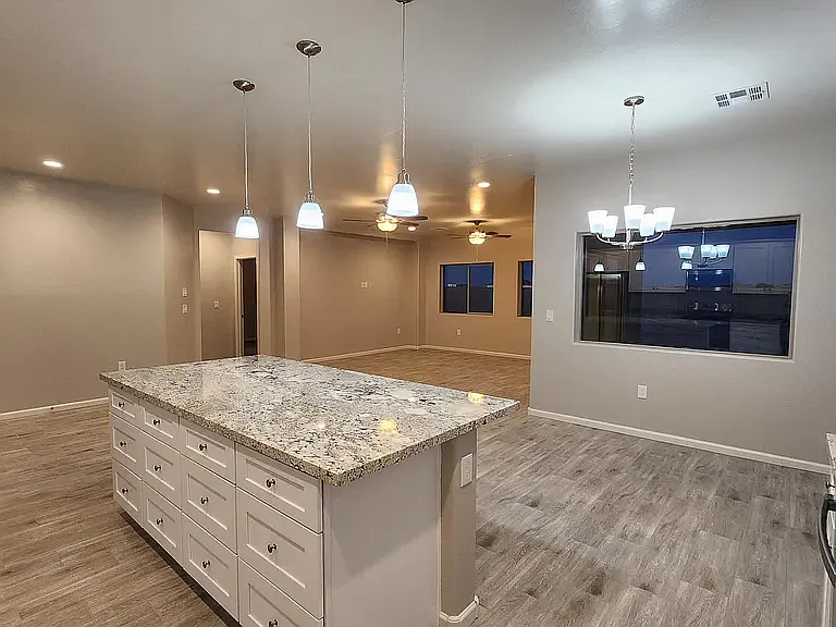 3 bed, 1600 sqft, $2,000 — Photo 4