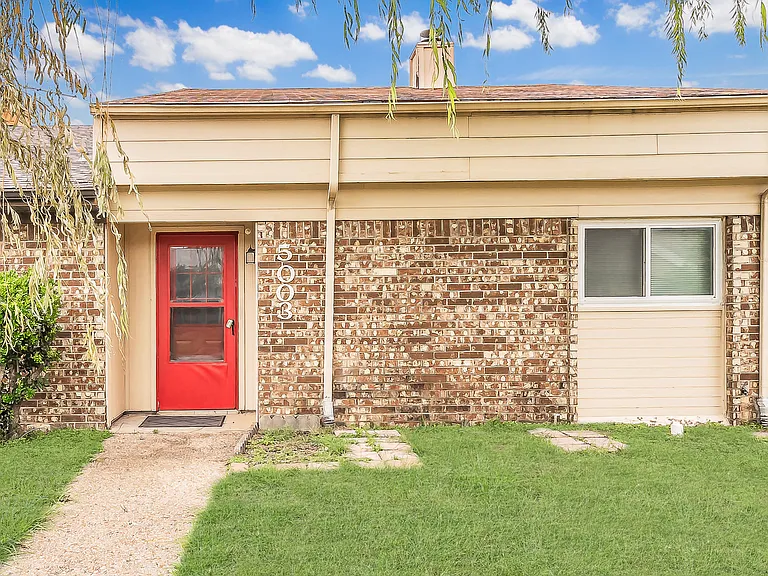 5003 Maryanna Way #D — Photo 2
