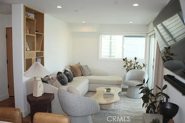 3302 Manhattan Ave — Photo 4
