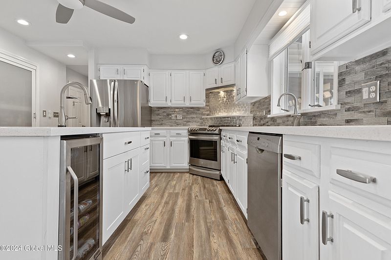 3rd image of 124 Madison Street