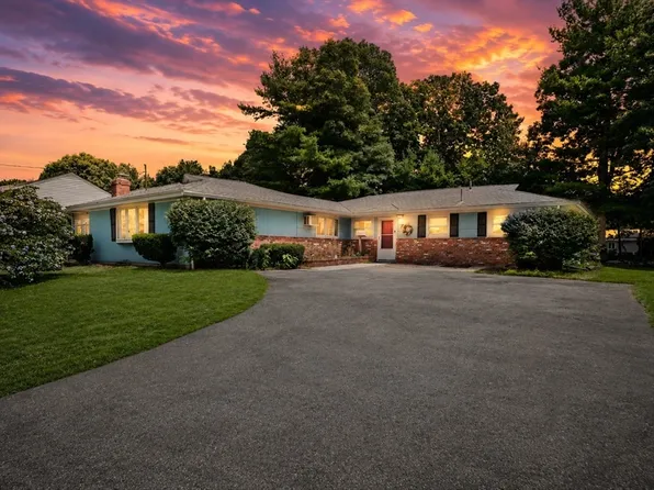 7 Pocahontas Dr, Peabody, MA 01960