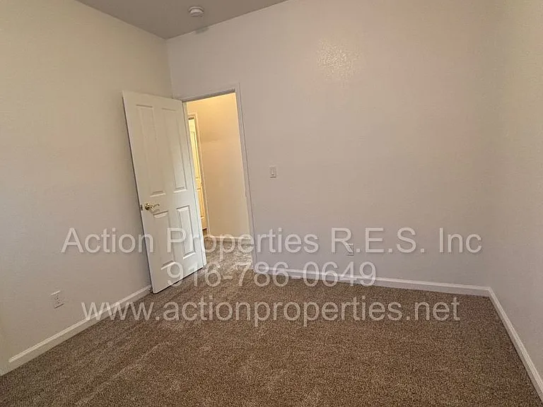320 Bettencourt Dr — Photo 27