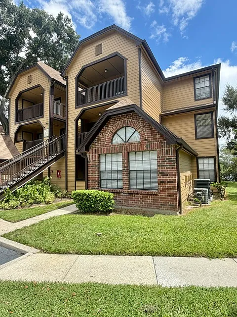 375 Lake Ontario Ct — Photo 2