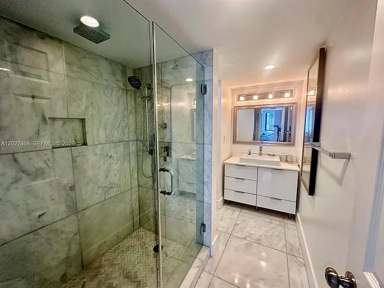 2555 Collins Ave #1400 — Photo 15