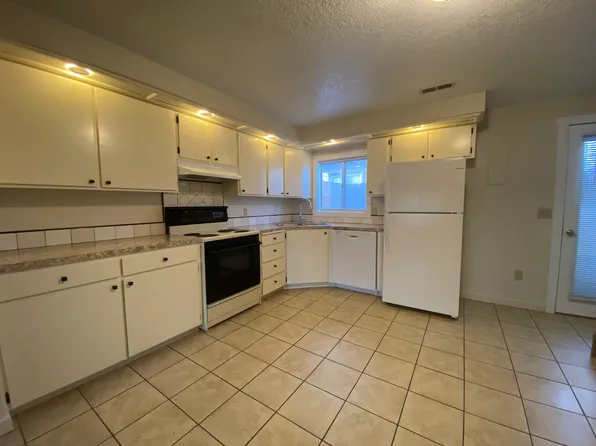 411 15th Ave S APT D, Nampa, ID 83651