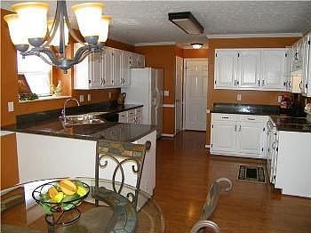 5th image of 1526 Shadywood Ln