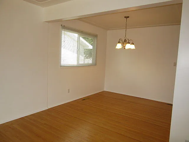 4615 117a St NW — Photo 2