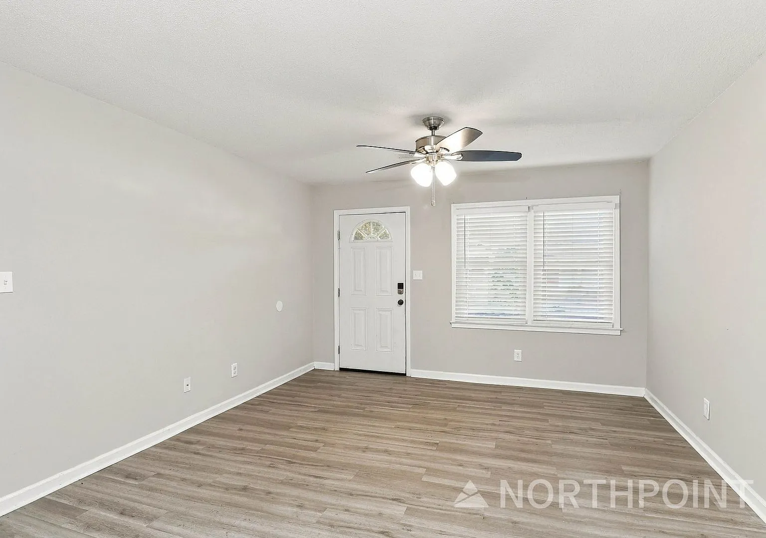 Move-in Special! 1/2 Off First Month! Newly Renovated Unit | 2 BR/1BA | Chandler Estates in Rock ... — Photo 3