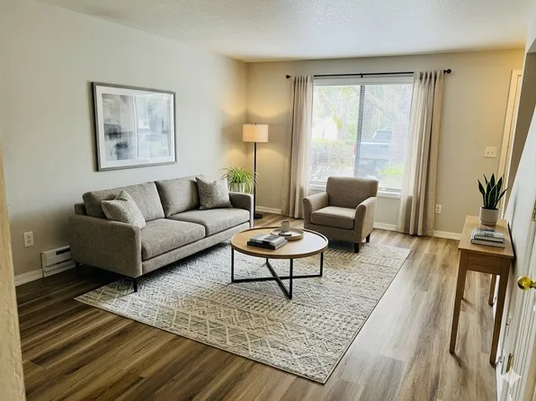 29460 SW Volley St APT 69, Wilsonville, OR 97070