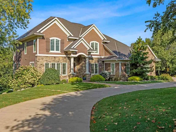 2343 Lakeridge Pl NE, North Liberty, IA 52317