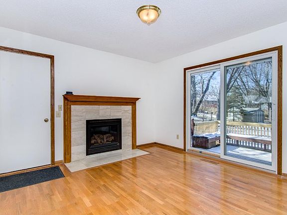 3rd image of 3865 Clover Ave