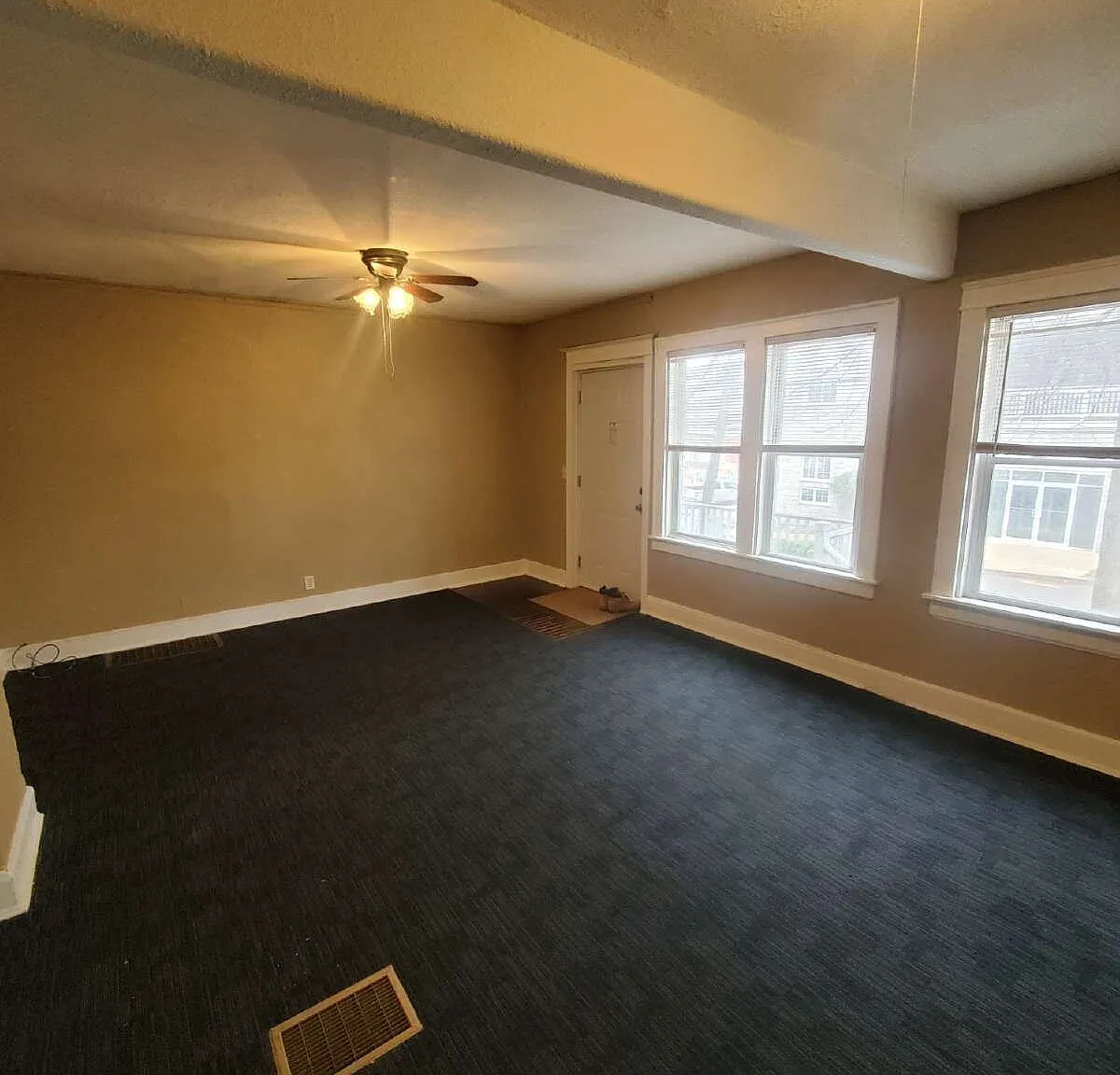 Studio, 1.0 bath, $895 — Photo 2