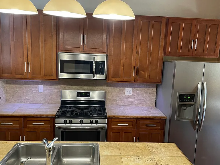 109 1/2 E 6th St #16 — Photo 3