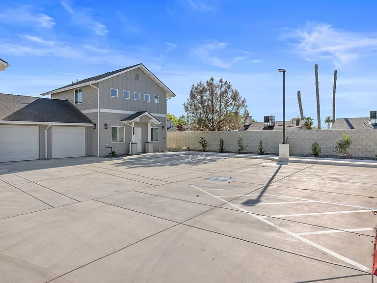 1363 W Grangeville Blvd — Photo 15