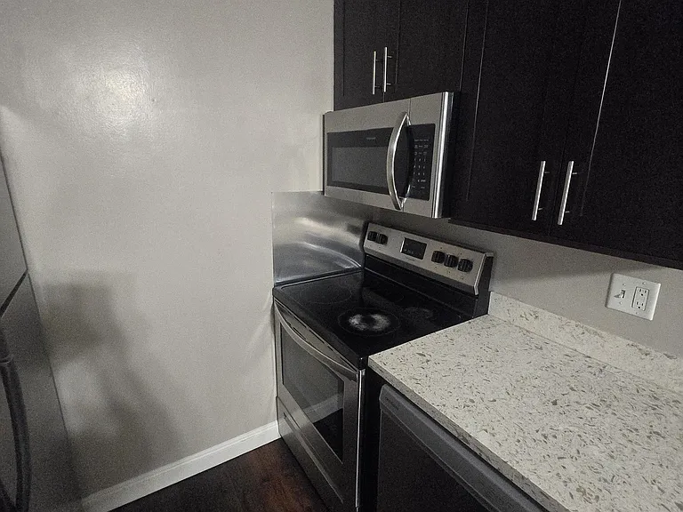 520 Van Buren Avenue — Photo 37