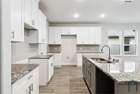 4 bed, 2658 sqft, $2,999 — Photo 3