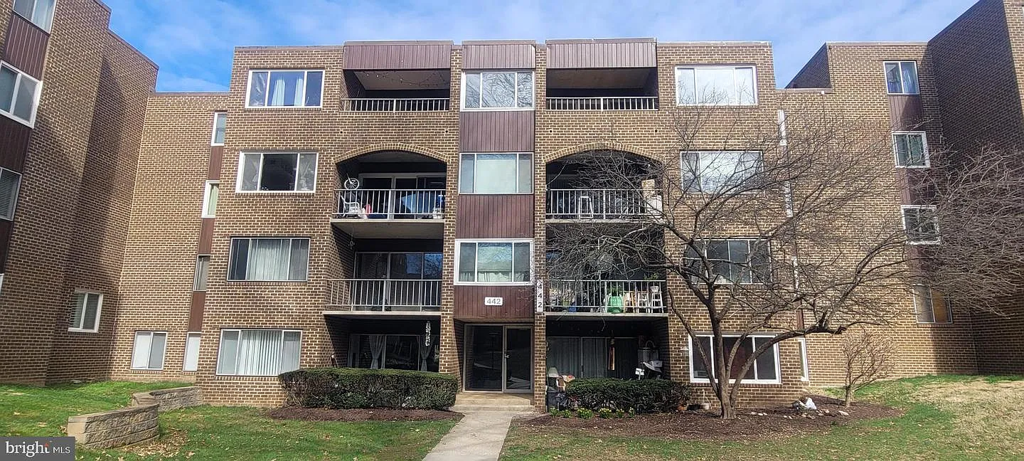 442 Girard St APT 103 photo 1