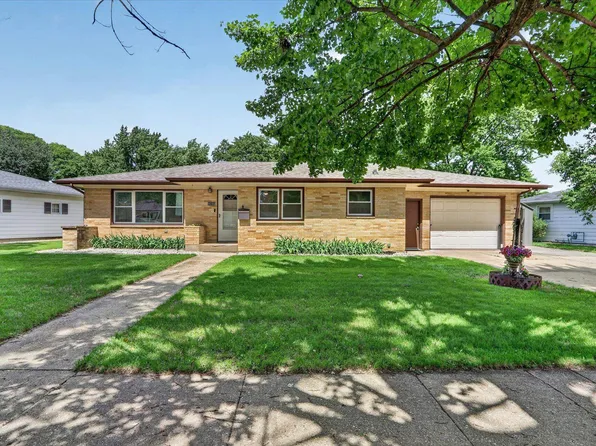 1030 Harmony Cir SW, Janesville, WI 53545