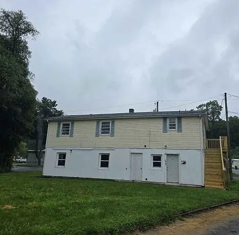 2 bed, $1,100 — Photo 1