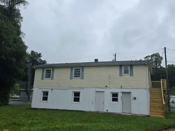 1006 W Riverside Dr #A, Salem, VA 24153