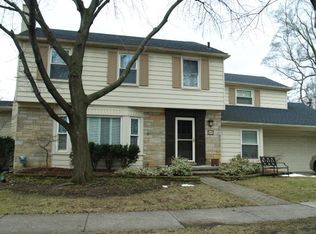 26355 Huntington Rd, Huntington Woods, MI 48070