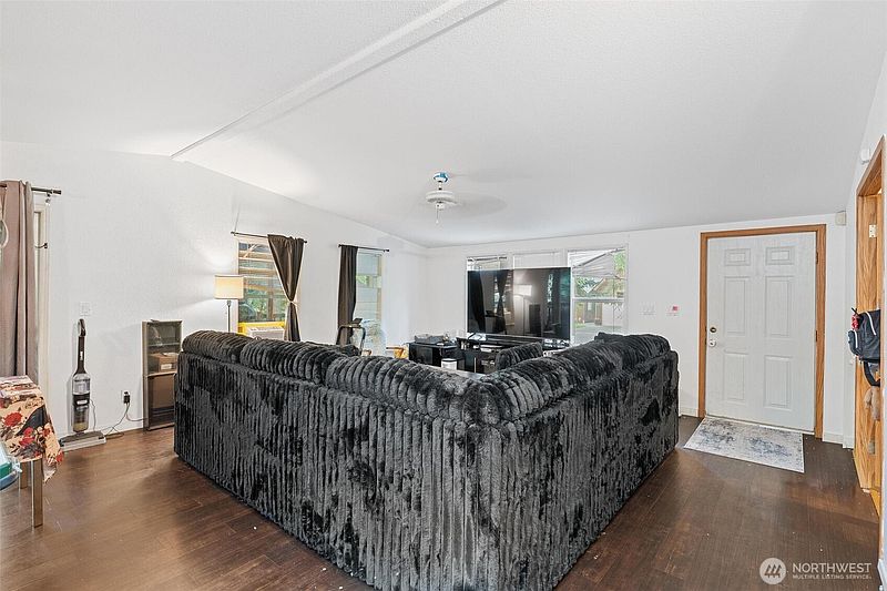 5th image of 42096 Cedar Street
