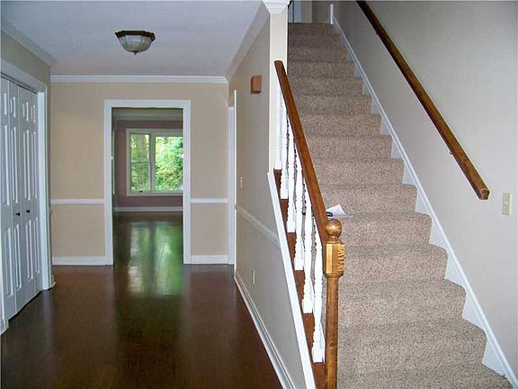 3rd image of 3273 Georgian Ct