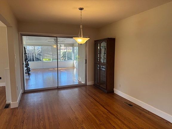 5th image of 1826 Harding Ave