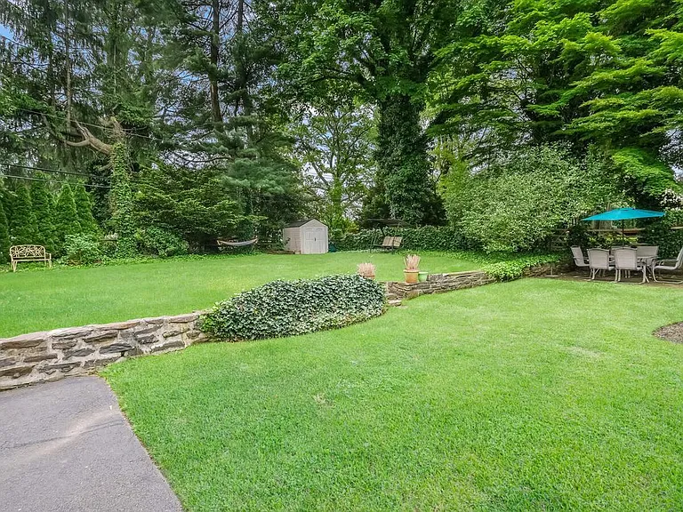 646 Green Briar Rd — Photo 27