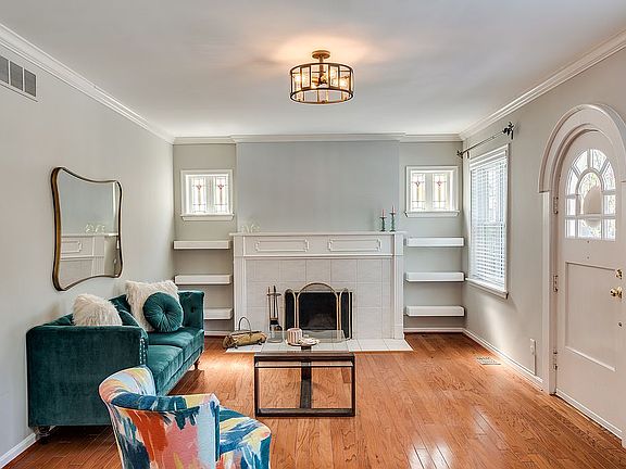 4th image of 1009 Rose Cir