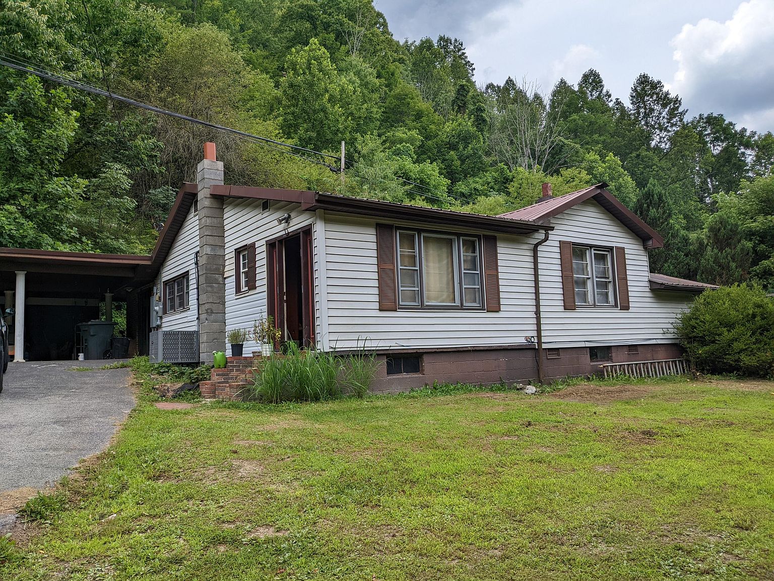 9138 Clintwood Hwy, Pound, VA 24279 | MLS #9940895 | Zillow