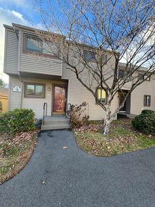 18 Greenbriar Dr APT A, Farmington, CT, 06032