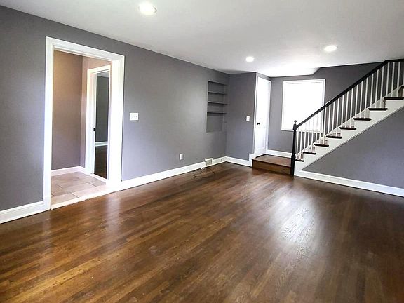 5th image of 109 S Park Dr