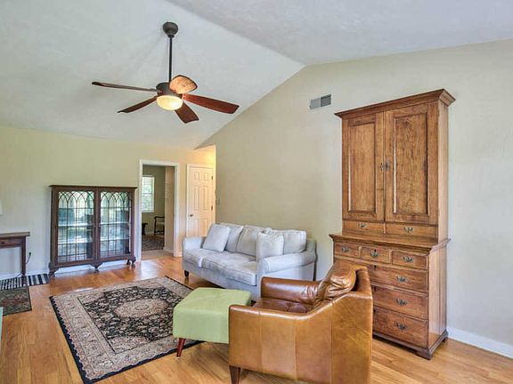 5th image of 1669 Twin Lakes Cir