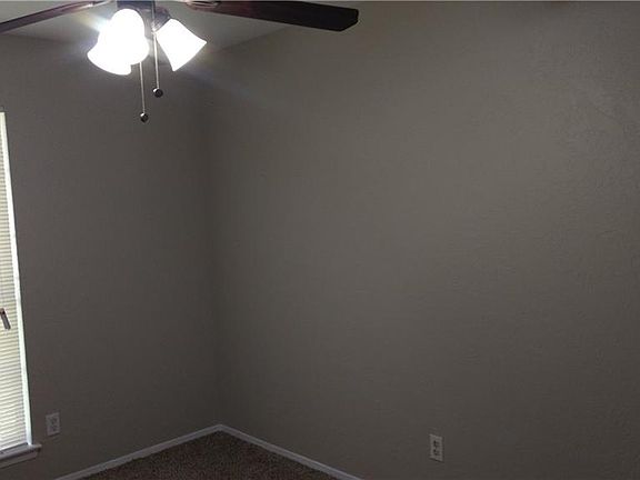 4th image of 2712 Bluelake Ct