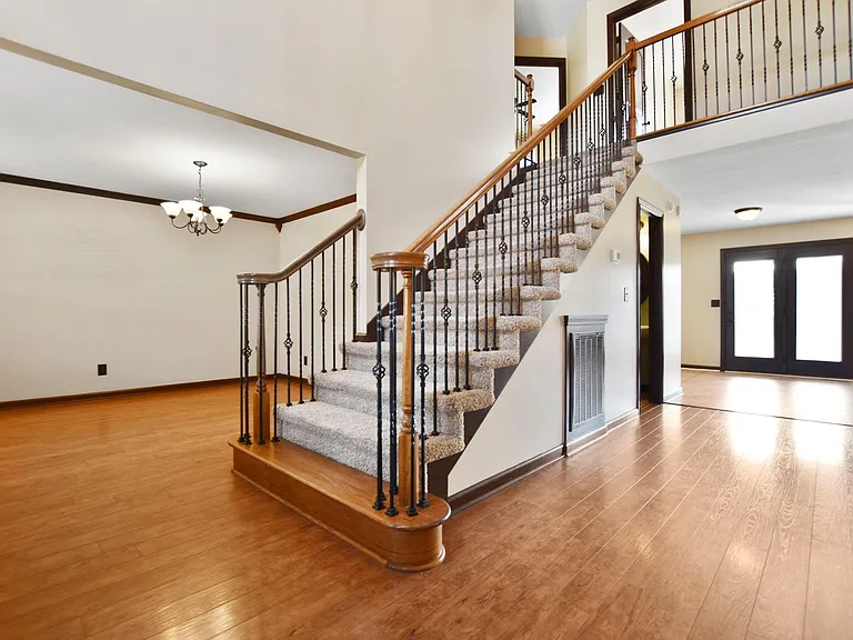 1240 Chinook Cir — Photo 2