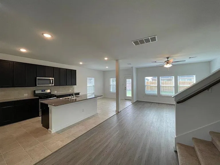 815 Summer Village Way — Photo 4