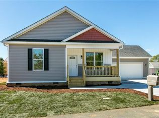 469 Riverwind Dr, Hendersonville, NC 28739