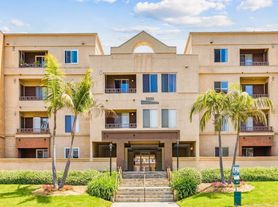 8889 Caminito Plaza Centro