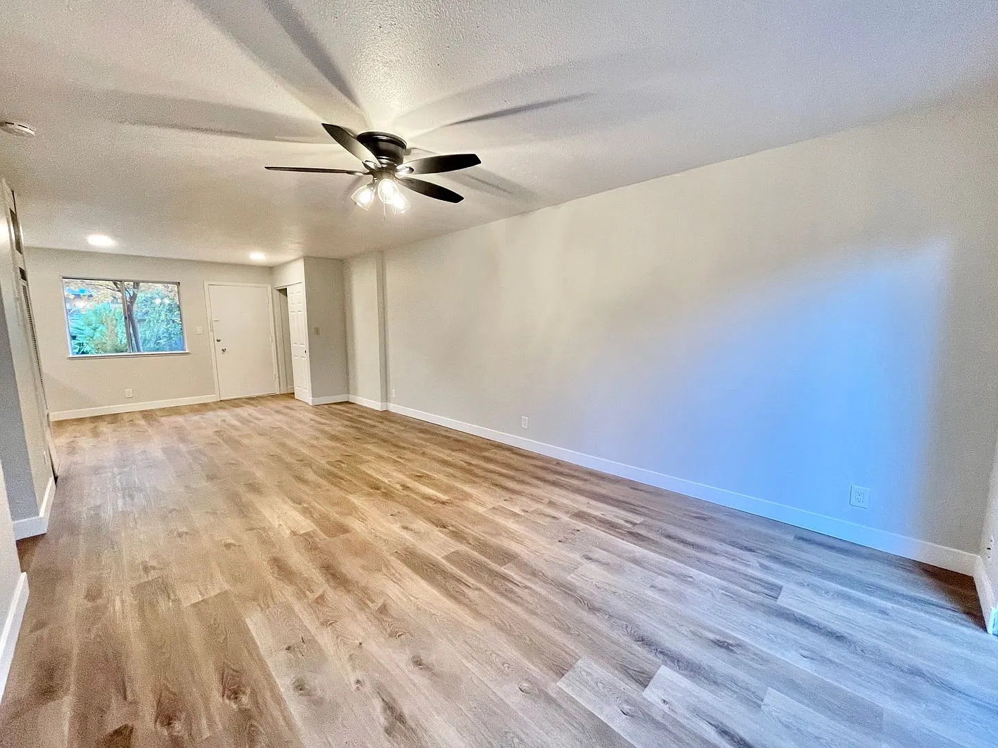 2423 T Street — Photo 3
