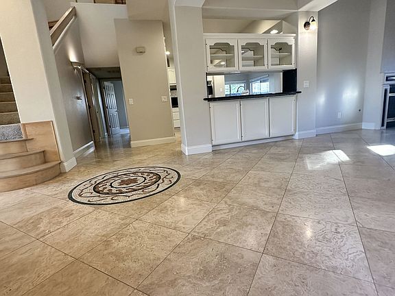 4th image of 2221 Banbury Cir