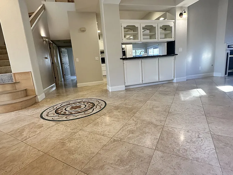 2221 Banbury Cir — Photo 4