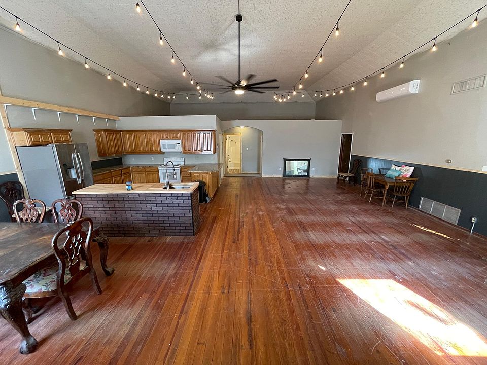 200 S Hughes St Rio Vista TX Zillow