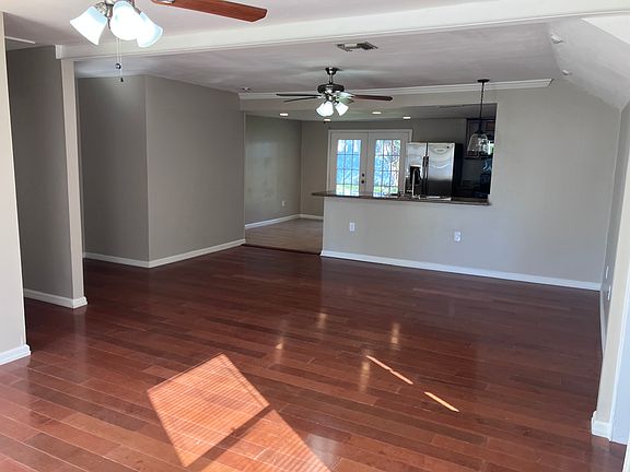 2nd image of 101 Willow Dr